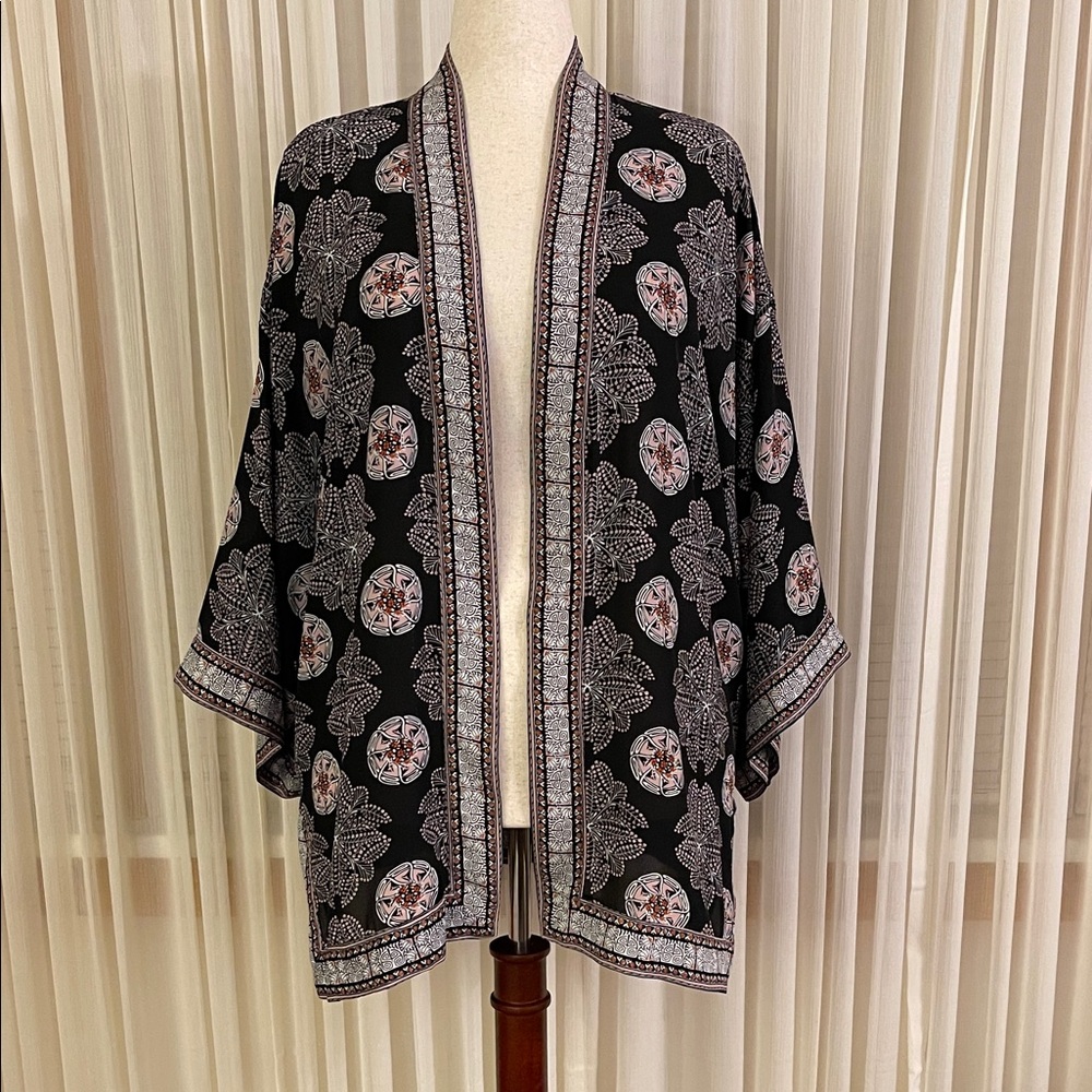 Max Studio Black Pink and White Patterned Kimono Jacket
